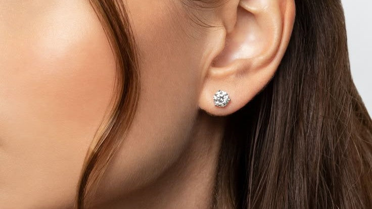 Solitaire studs