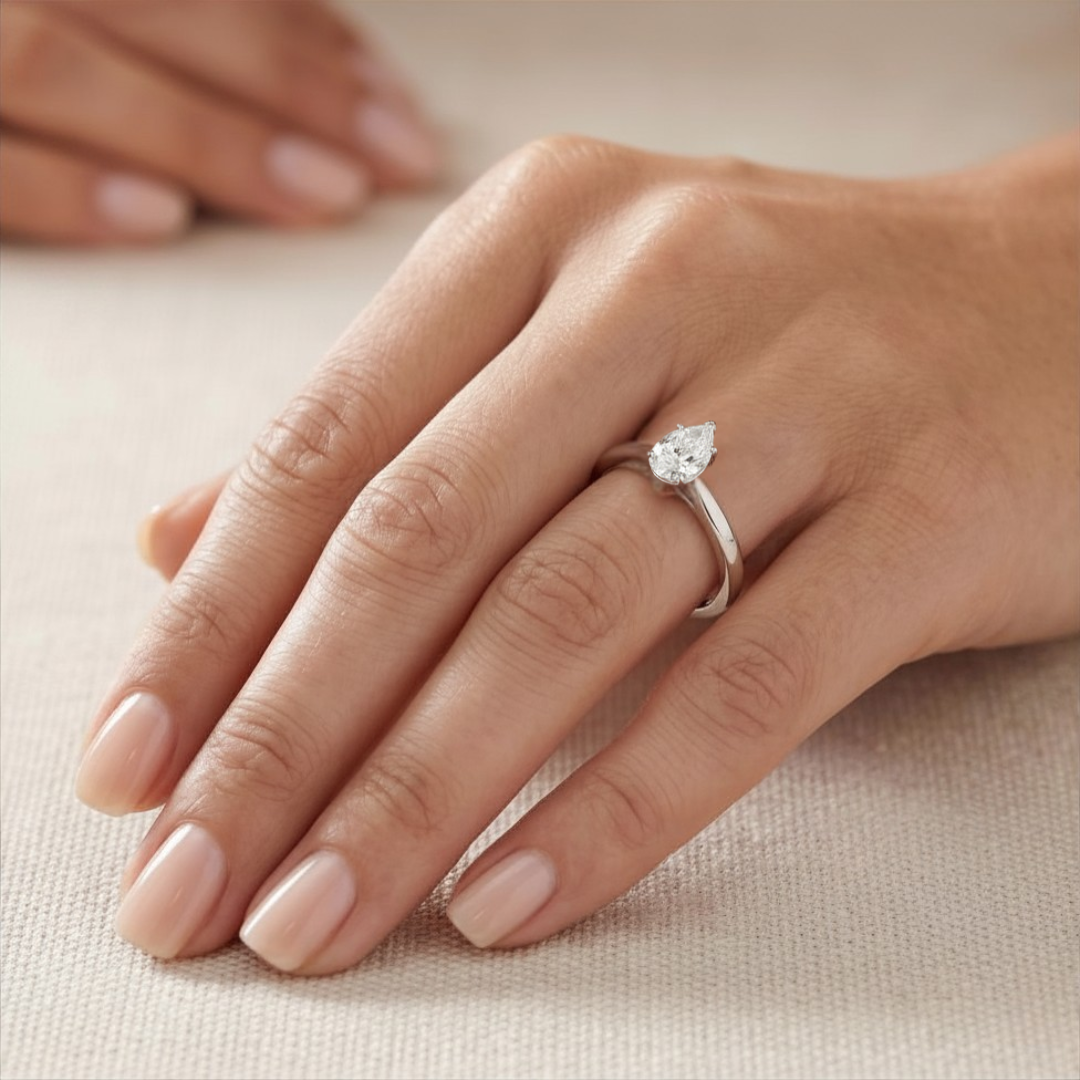 Classic solitaire ring - Pear 1ct
