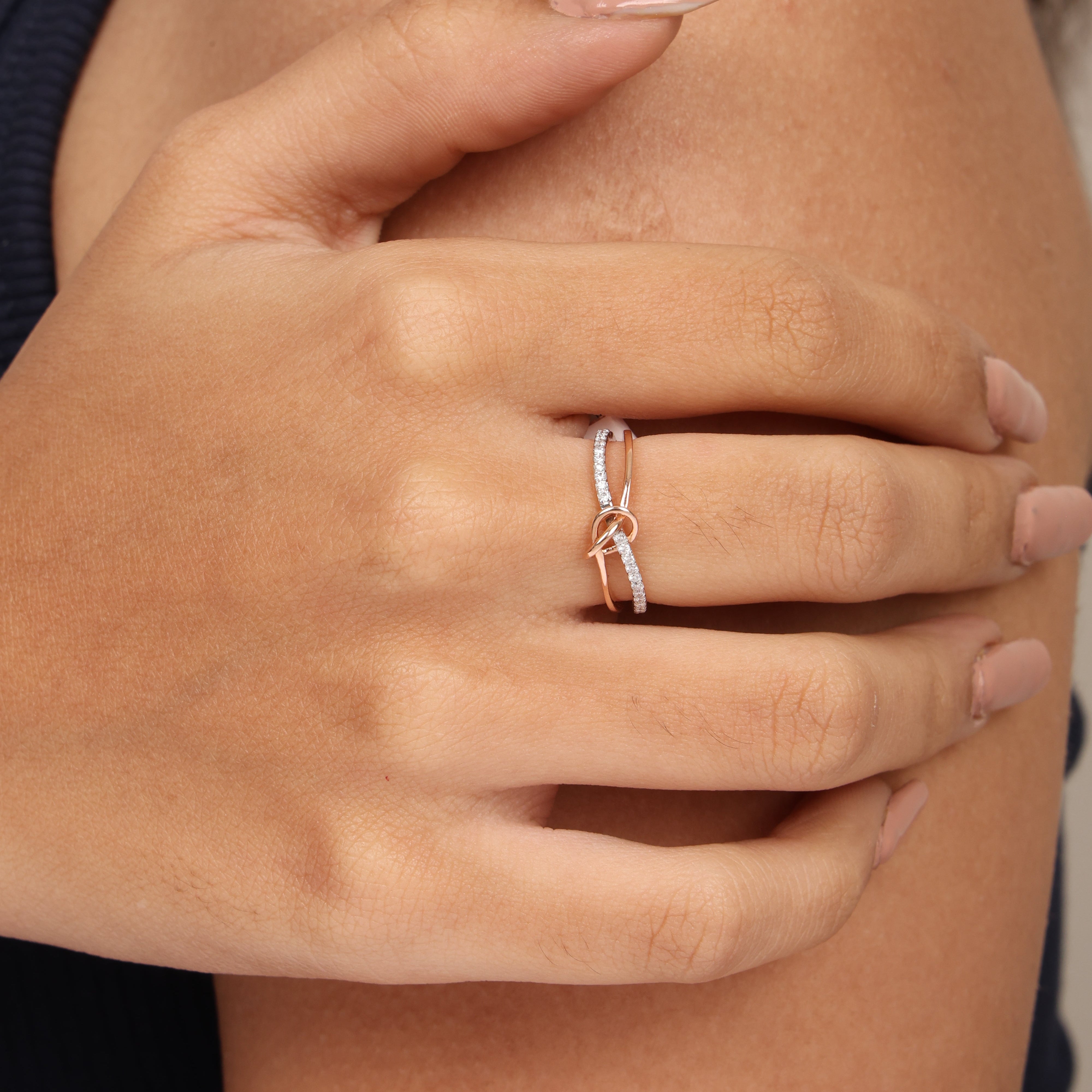 The Intertwined Knot Band