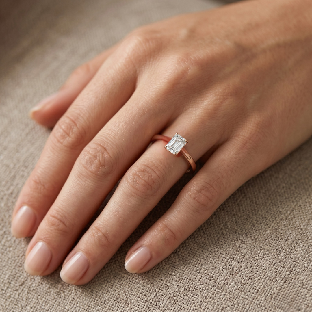 Classic solitaire ring - Emerald 0.5ct