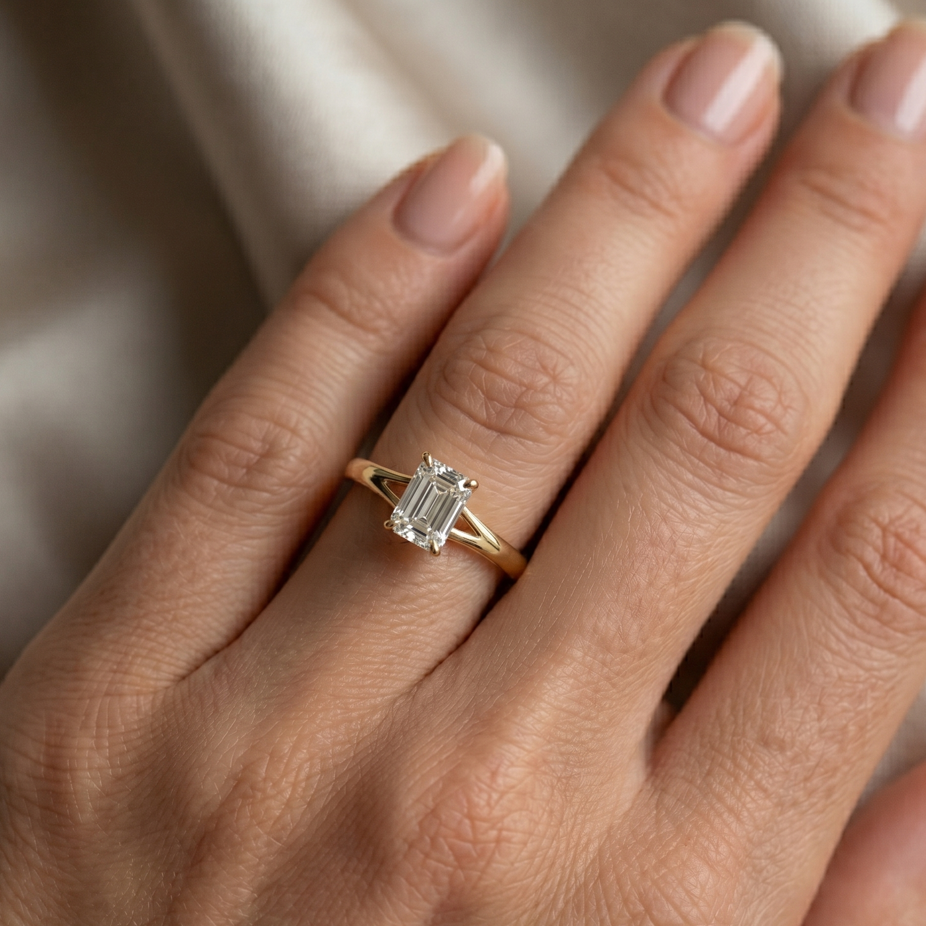 Split Band Ring - Emerald 0.5ct