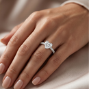 The Clara Crest Ring - Heart 1ct