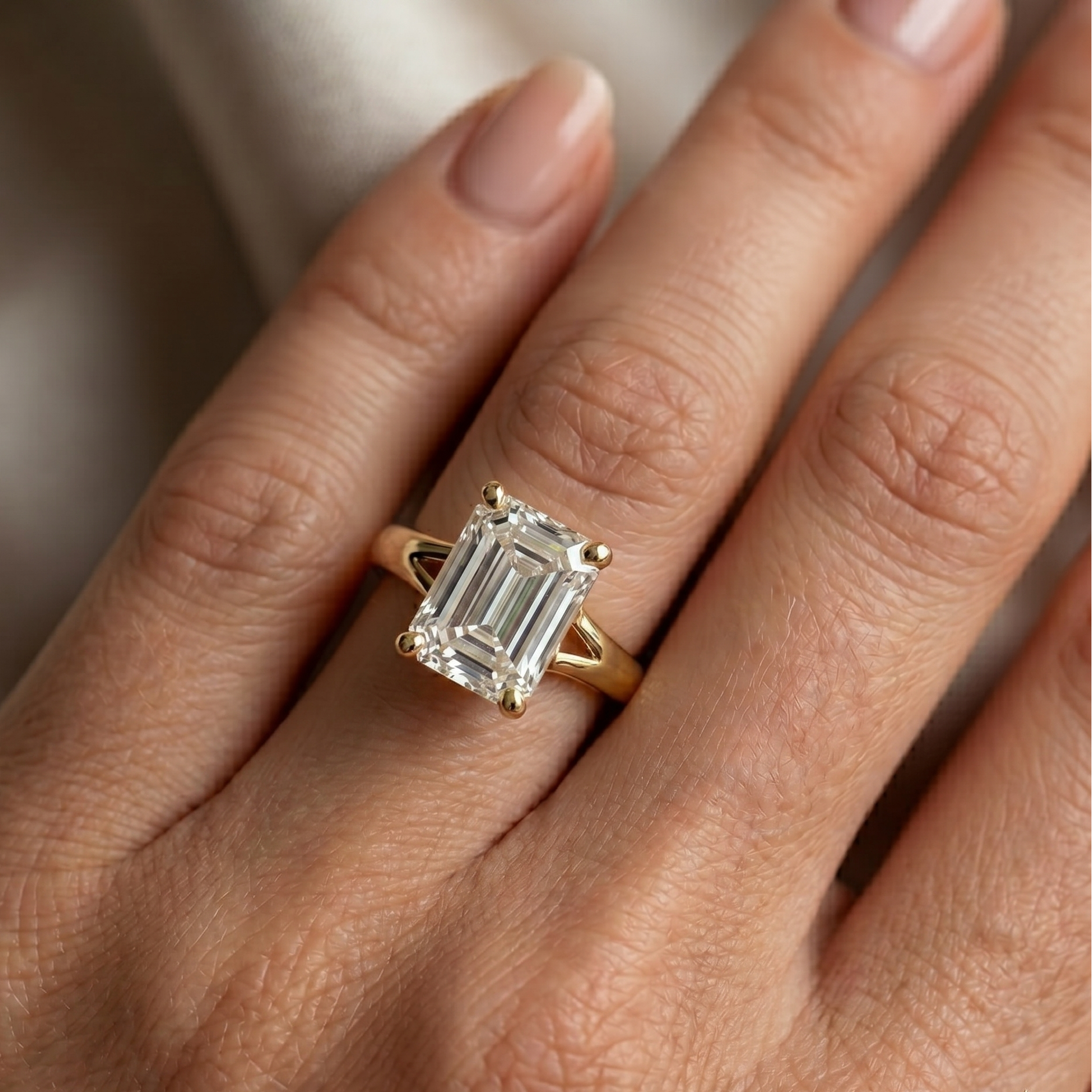 Split Band Ring  - Emerald 2ct