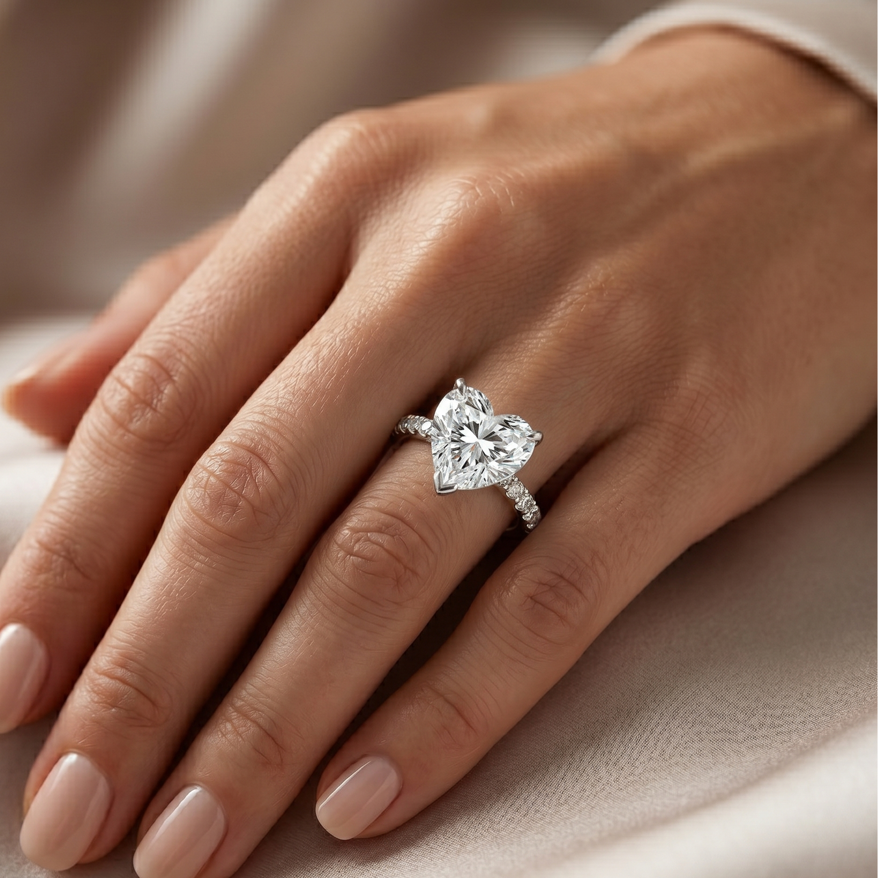 The Clara Crest Ring - Heart 2ct