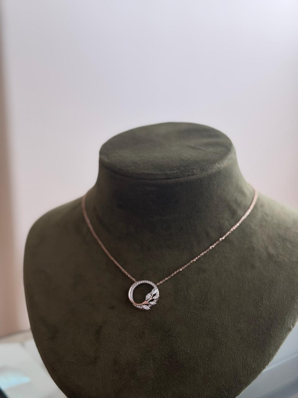 Eternal Leaf Circle Necklace