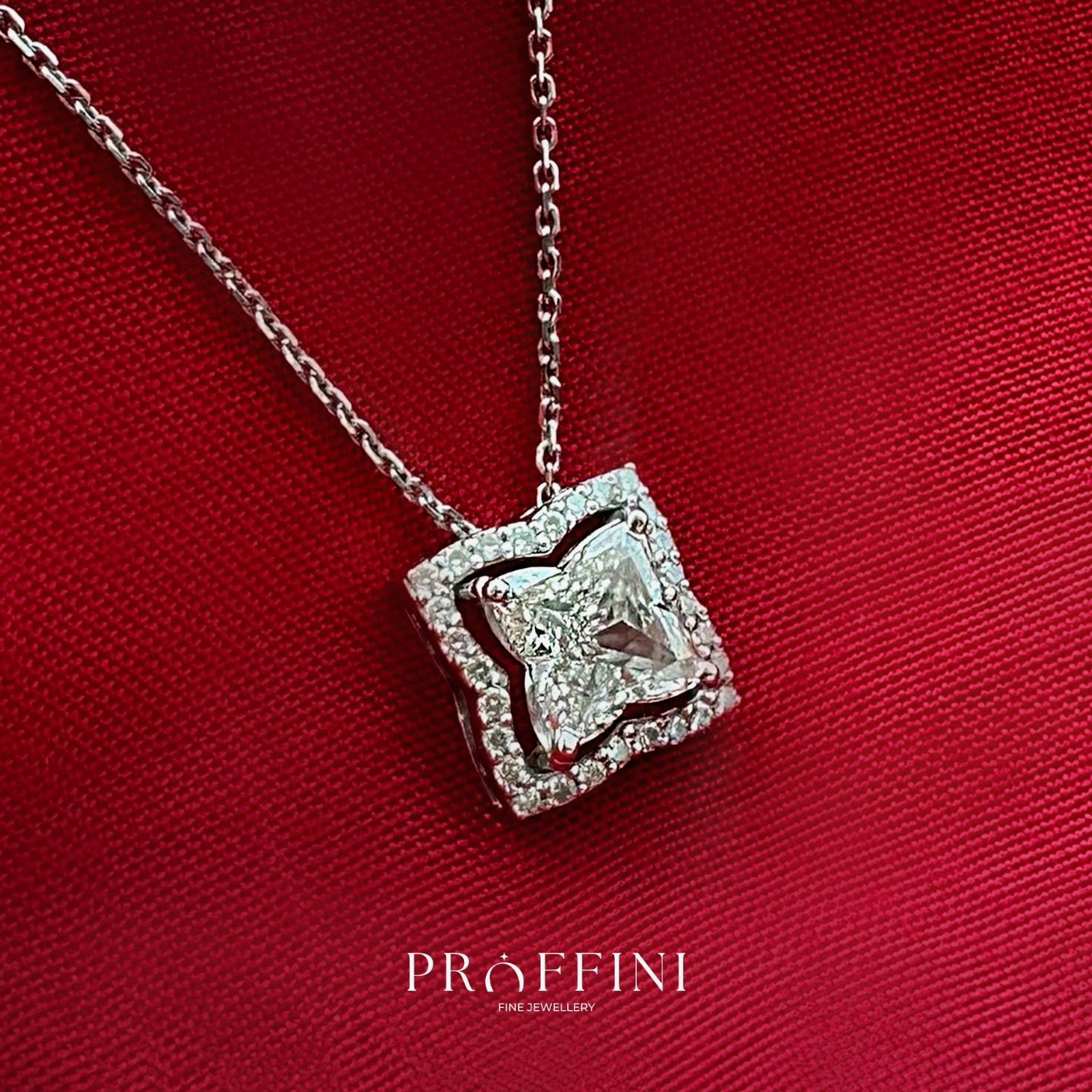 Proffini Solitaire Necklace
